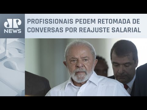 Presidente Lula enfrenta protesto de professores em São Paulo