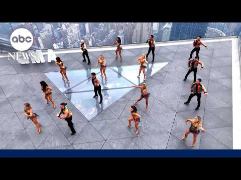 「ダンシング・ウィズ・ザ・スターズ」のプロダンサーがニューヨークでパフォーマンス