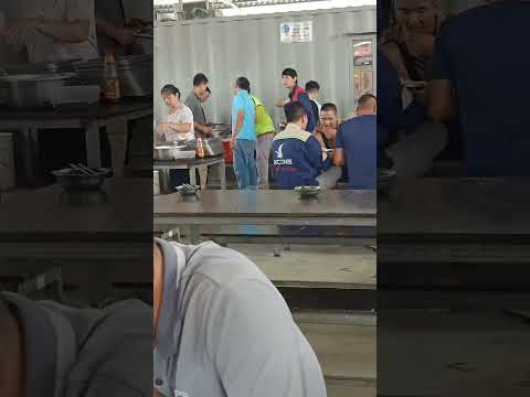 giờ ăn như vỡ trận