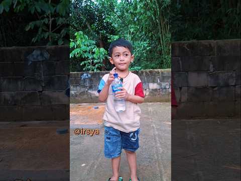 jangan minum air sembarangan adek-adek