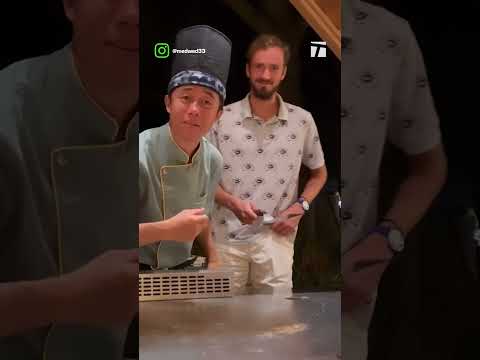 Medvedev FAILS as hibachi chef 😂