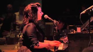 Davina and The Vagabonds - Video na YouTube