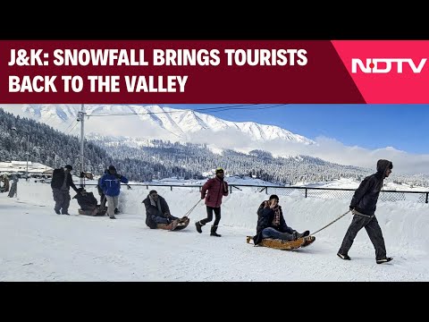 Jammu Kashmir News | Snowfall Brings Tourists Back to the Valley; Scenes of Celebration and Dance