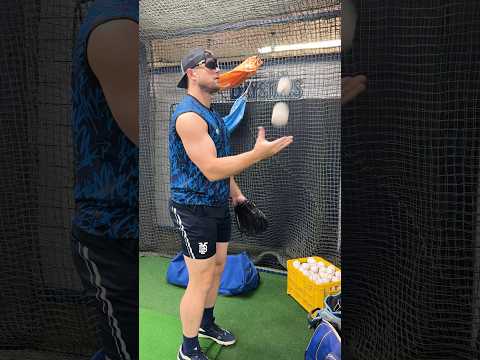 ウィック選手の器用なボールお手玉⚾️！