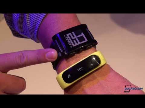 Pebble vs Huawei TalkBand B1 - MWC 2014 - UCO_vmeInQm5Z6dEZ6R5Kk0A