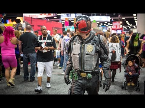 Adam Savage Incognito in Judge Dredd Cosplay! - UCiDJtJKMICpb9B1qf7qjEOA