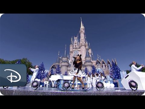 'Disney Parks Unforgettable Christmas Celebration' Fashion | Walt Disney World - UC1xwwLwm6WSMbUn_Tp597hQ