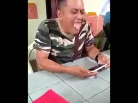 Jejaka menyanyi gigi tercabut