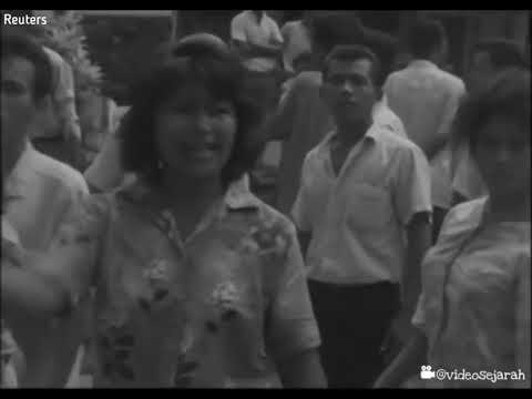 Massa Menjarah Rumah Anggota DPR dari Partai Komunis Indonesia