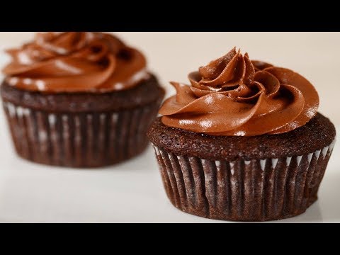 Banana Chocolate Cupcakes Recipe Demonstration - Joyofbaking.com - UCFjd060Z3nTHv0UyO8M43mQ