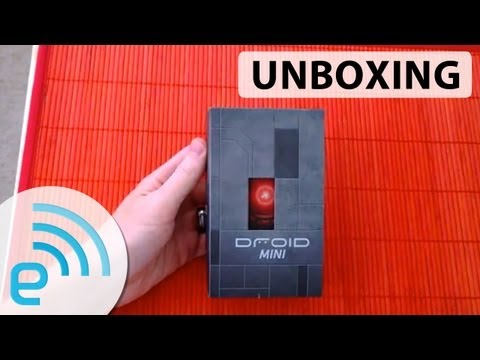 Motorola Droid Mini Unboxing | Engadget - UC-6OW5aJYBFM33zXQlBKPNA