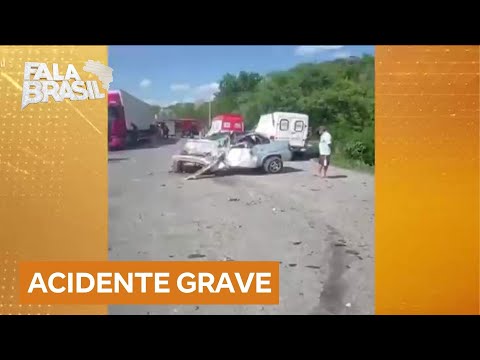 Colisão entre carreta e dois carros deixa seis mortos na Bahia