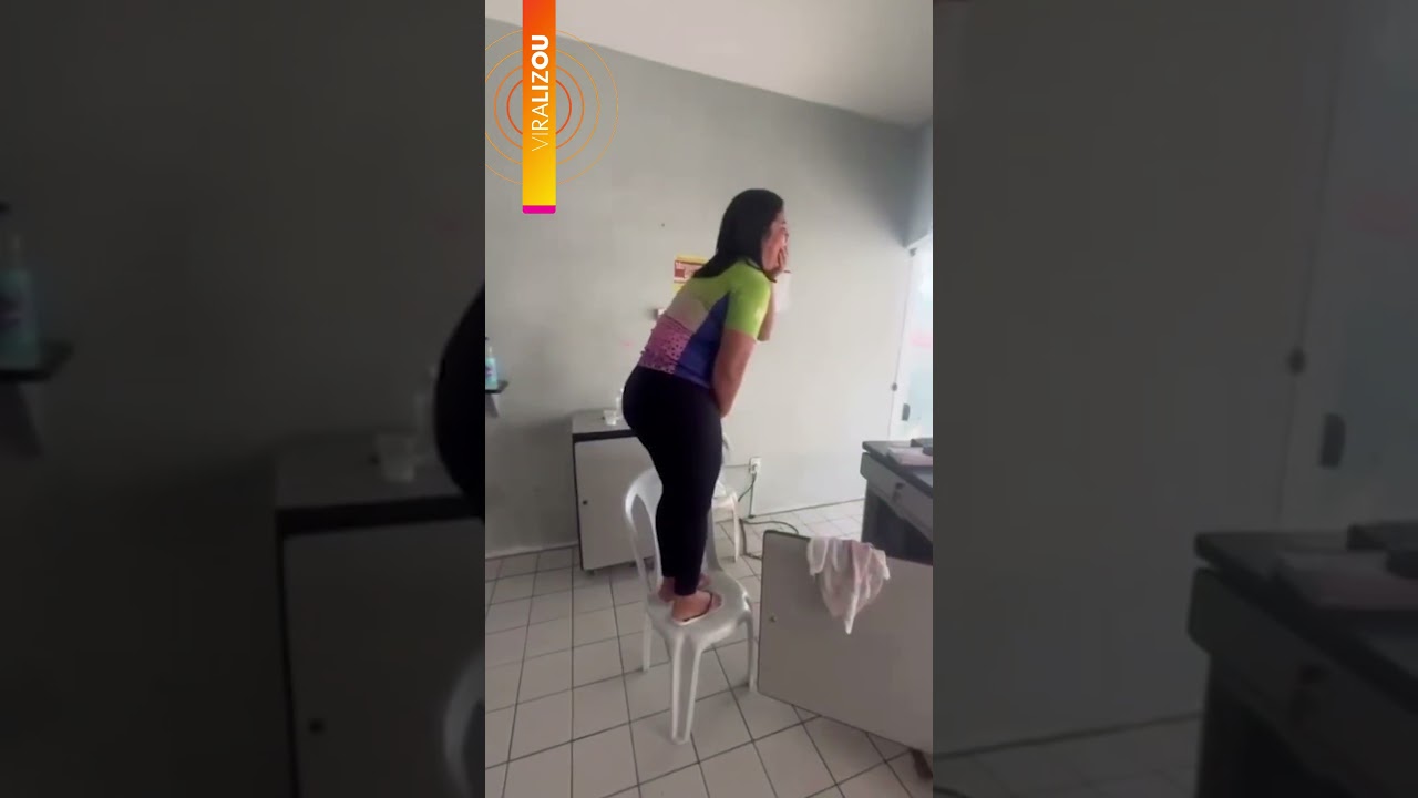 Amigas se desesperam com rato no trabalho e cachorro vira herói inesperado