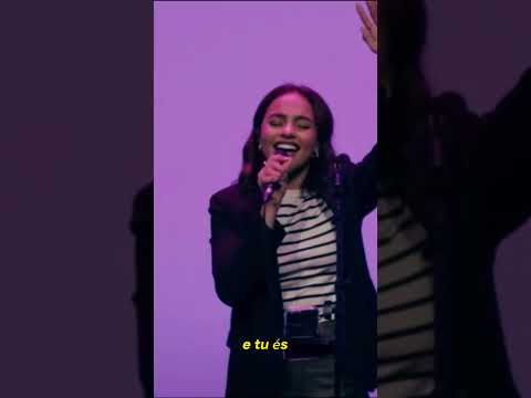 O amor e a paixão por Jesus emergem como a única fonte que preenche o coração. #JuliaVitoria #Shorts