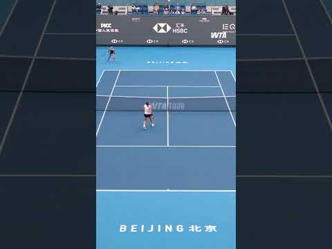 Looking to answer back 💪Nikola Bartunkova finding some rhythm against <strong>Andreeva</strong>!#ChinaOpen