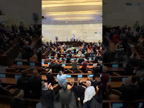 POWERFUL moment! Entire Knesset gives a standing ovation to PM Modi