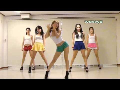 "Gangnam style" to obecnie najmodniejszy taniec świata! Zobacz, jak radzą sobie z nim koreańskie tancerki.
