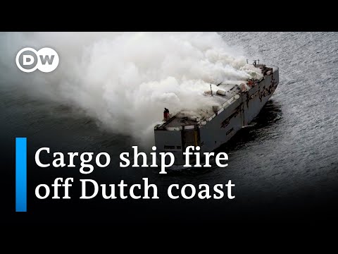 A freighter carrying nearly 3,000 cars catches fire in the North Sea | DW News
