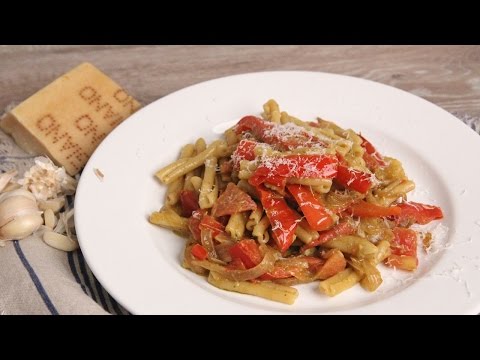 Peppers & Onion Pesto Pasta | Episode 1094 - UCNbngWUqL2eqRw12yAwcICg