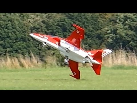 RC TURBINE JET CRASH !!! YAK-130 BIG SCALE TURBINE MODEL JET FLIGHT ON A WINDY DAY - UCH6AYUbtonG7OTskda1_slQ