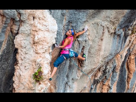 Sasha DiGiulian Climbs "Crazy Trip" | Xtreme Collxtion - UCl3x43YzlP2RyWCNpOWV2oA