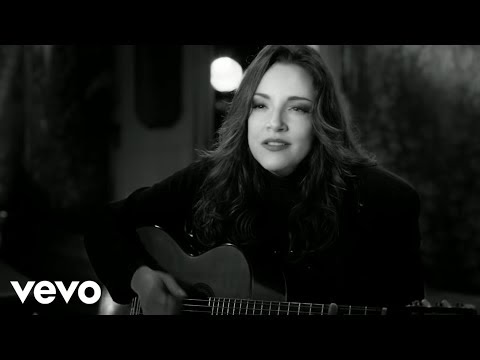Ana Carolina - Problemas (Video Clipe Versão Light) - UCqvT-RKX1-NnJQcuPSwIInA