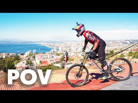 Urban DH over roofs and houses with Brook MacDonald | Red Bull Valparaíso Cerro Abajo 2018 - UCblfuW_4rakIf2h6aqANefA