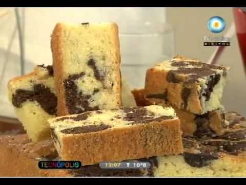 Tremendo budín marmolado bañado en chocolate en una placa - UCb8W2JPNwMtV4xA0LFb3LUw