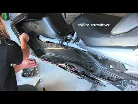 07+ Suzuki Burgman 400 - Floorboard Removal - UCTs-d2DgyuJVRICivxe2Ktg