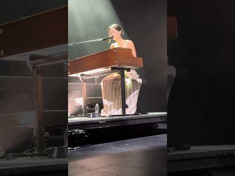 Gracie Abrams (Live) - Packing It Up (New York, NY - Radio City Music Hall) (10/5/2024) (Unreleased)