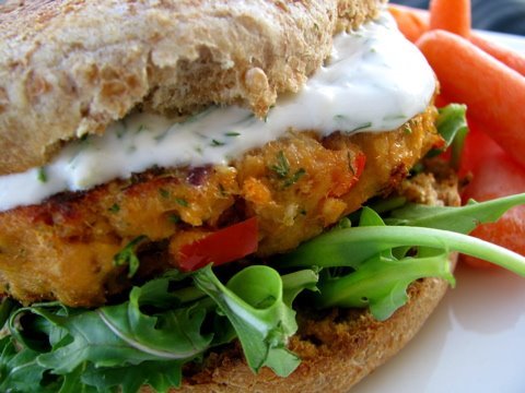 Creamy Dill Salmon Burgers Recipe - UCj0V0aG4LcdHmdPJ7aTtSCQ