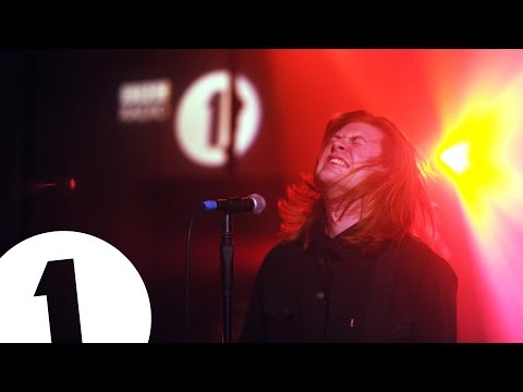 The Amazons - Little Something (Live at Future Festival 2017) - UC-FQUIVQ-bZiefzBiQAa8Fw