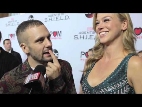 Adrianne Palicki & Nick Blood – Marvel’s Agents of S.H.I.E.L.D. on the Red Carpet - UCvC4D8onUfXzvjTOM-dBfEA