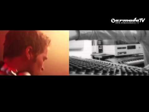 Ernesto vs Bastian & Kay Wilder - Shiny Appy People (Official Music Video) - UCGZXYc32ri4D0gSLPf2pZXQ