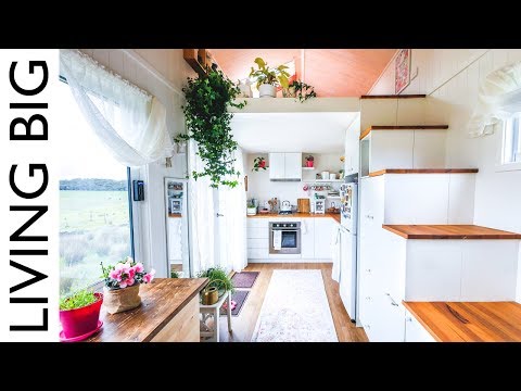 Woman's Dream Tiny House Even Has A Walk-In Wardrobe - UCoNTMWgGuXtGPLv9UeJZwBw