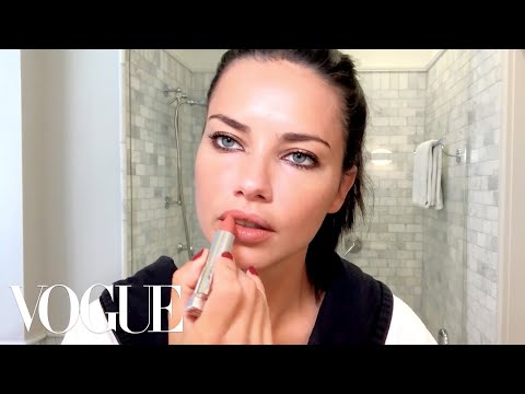 Adriana Lima Gets Ready for a Night Out | Beauty Secrets | Vogue - UCRXiA3h1no_PFkb1JCP0yMA