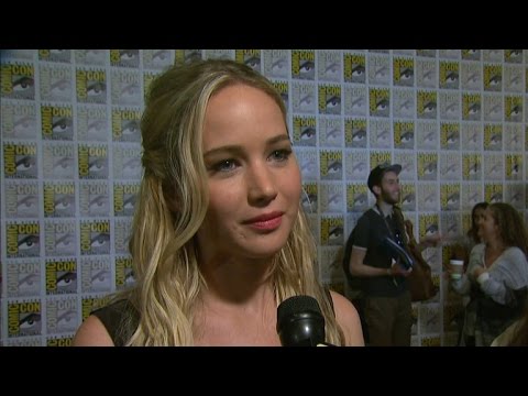 Josh Hutcherson Sneaks Into Comic-Con in Mask, Scares Jennifer Lawrence - UCdtXPiqI2cLorKaPrfpKc4g