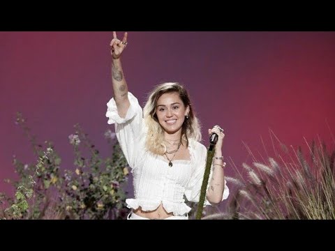 Miley Cyrus - Malibu (Live at The Voice 2017) HD - UCt3BAtgtYqobZ3sCC__E7GA