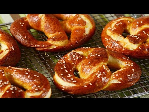 Homemade Pretzels Recipe Demonstration - Joyofbaking.com - UCFjd060Z3nTHv0UyO8M43mQ