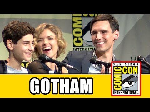 Gotham Comic Con Panel - Ben McKenzie, Sean Pertwee, Camren Bicondova, Donal Logue, Erin Richards - UCS5C4dC1Vc3EzgeDO-Wu3Mg