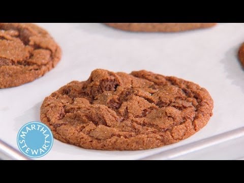 Holiday Chocolate Molasses Spice Cookies | Holiday Recipes | Martha Stewart - UC6JBm9OAkpI6NUBV_NsLxTA