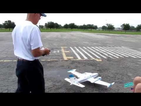 RC Cessna 310 Maiden Flight - UC0UJ4cllrBRip2Mw8lfuQnQ