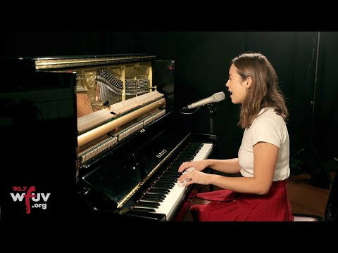 Laufey - "Everything I Know About Love" (Live at WFUV)