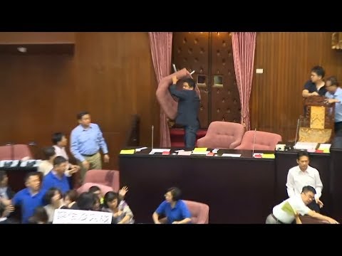 Taiwanese parliament broke out into a water balloon and chair-throwing brawl - UCcyq283he07B7_KUX07mmtA