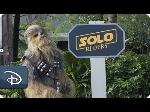 Chewbacca Flies by Disney’s Hollywood Studios at Star Tours – The Adventures Continue - UC1xwwLwm6WSMbUn_Tp597hQ