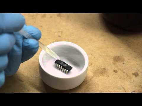 Decapping ICs (removing epoxy packaging from chips to expose the dies) - UCivA7_KLKWo43tFcCkFvydw