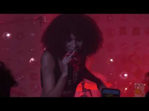 Ravyn Lenae - Sticky (live @ Baby's All RIght 4/3/18)