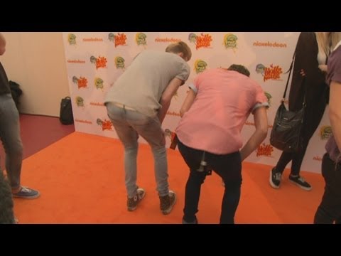 The Vamps on twerking and fighting with One Direction - UCXM_e6csB_0LWNLhRqrhAxg