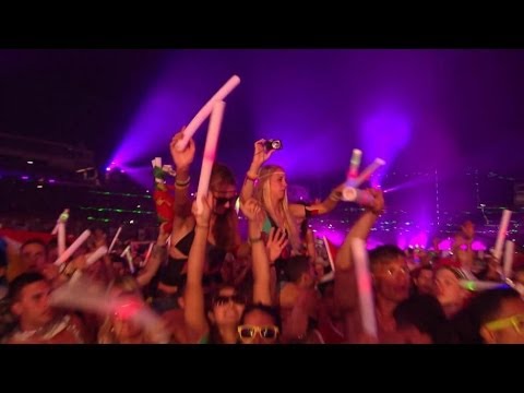 Dimitri Vegas & Like Mike - Locked Out Of Heaven (Bruno Mars) vs.Tsunami @ Tomorrowland 2013