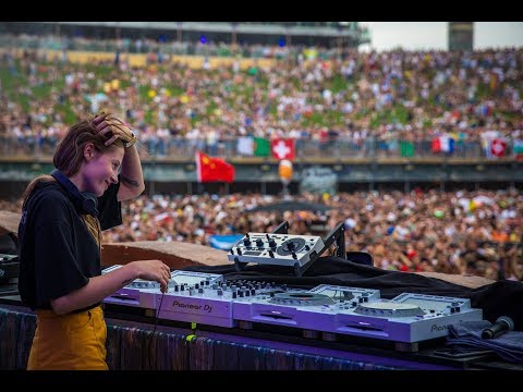 Charlotte de Witte | Tomorrowland Belgium 2018 - UCsN8M73DMWa8SPp5o_0IAQQ